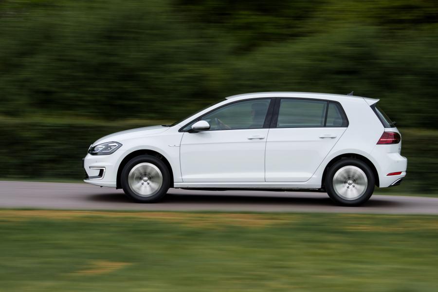  Volkswagen e-Golf 2017 года  (UK) (фото 22 из 28)